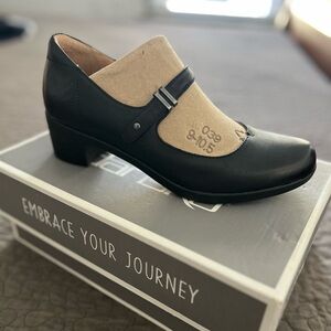 Dansko Calista Mary Jane’s in Black